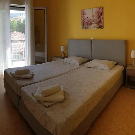 Appartement ξυλοκαστρο σπίτι δίπλα στα πεύκα και τη θάλασσα! *