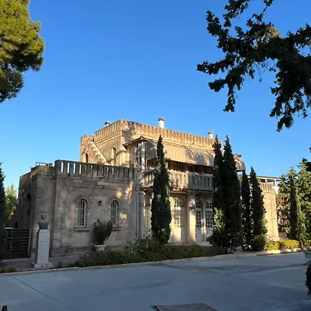 ξυλοκαστρο σπίτι δίπλα στα πεύκα και τη θάλασσα!