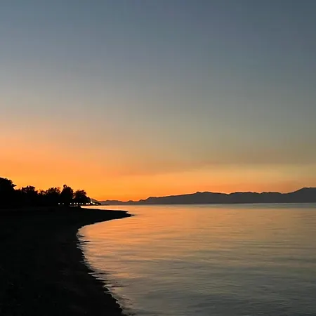 ξυλοκαστρο σπίτι δίπλα στα πεύκα και τη θάλασσα! * Xylokastro