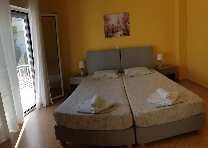 ξυλοκαστρο σπίτι δίπλα στα πεύκα και τη θάλασσα! *