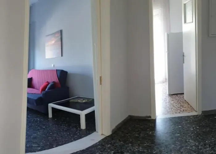 ξυλοκαστρο σπίτι δίπλα στα πεύκα και τη θάλασσα!