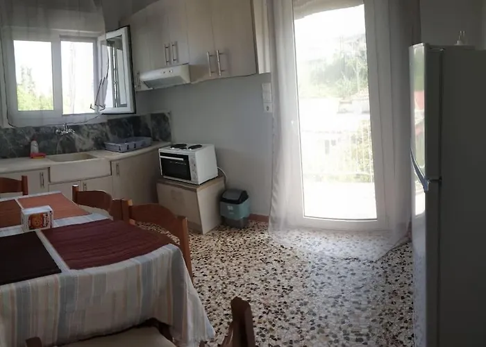 ξυλοκαστρο σπίτι δίπλα στα πεύκα και τη θάλασσα! * 자일로카스트론