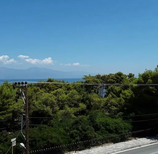 ξυλοκαστρο σπίτι δίπλα στα πεύκα και τη θάλασσα! 아파트 *