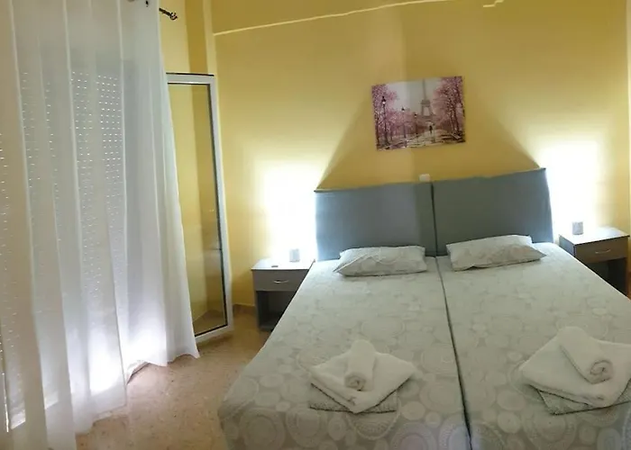 ξυλοκαστρο σπίτι δίπλα στα πεύκα και τη θάλασσα! 아파트 *