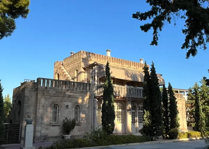 ξυλοκαστρο σπίτι δίπλα στα πεύκα και τη θάλασσα!