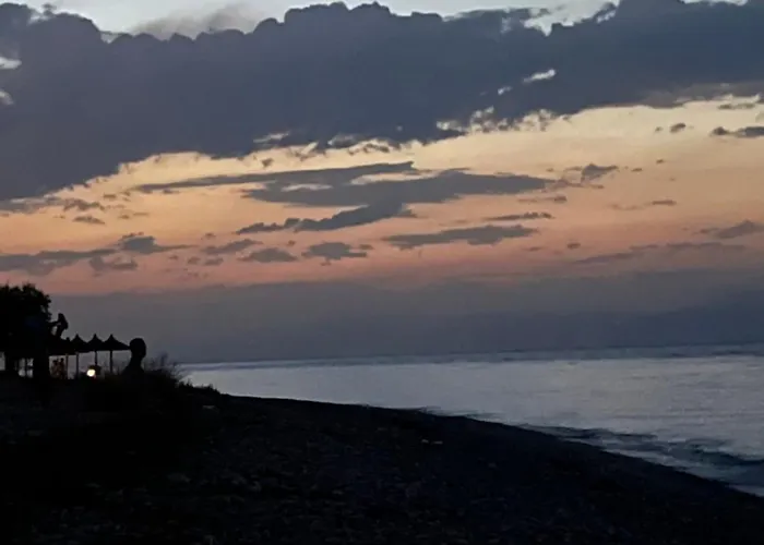 ξυλοκαστρο σπίτι δίπλα στα πεύκα και τη θάλασσα! * 자일로카스트론